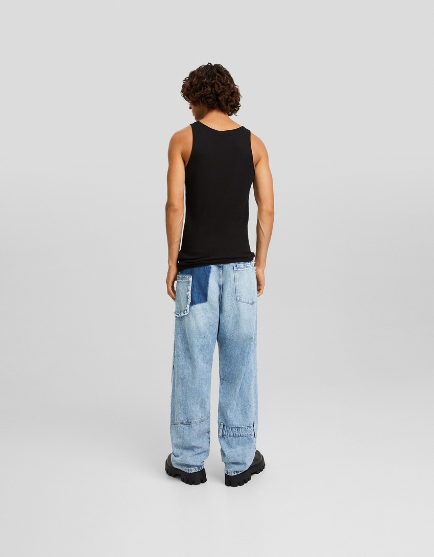 calça jeans larga com apliques