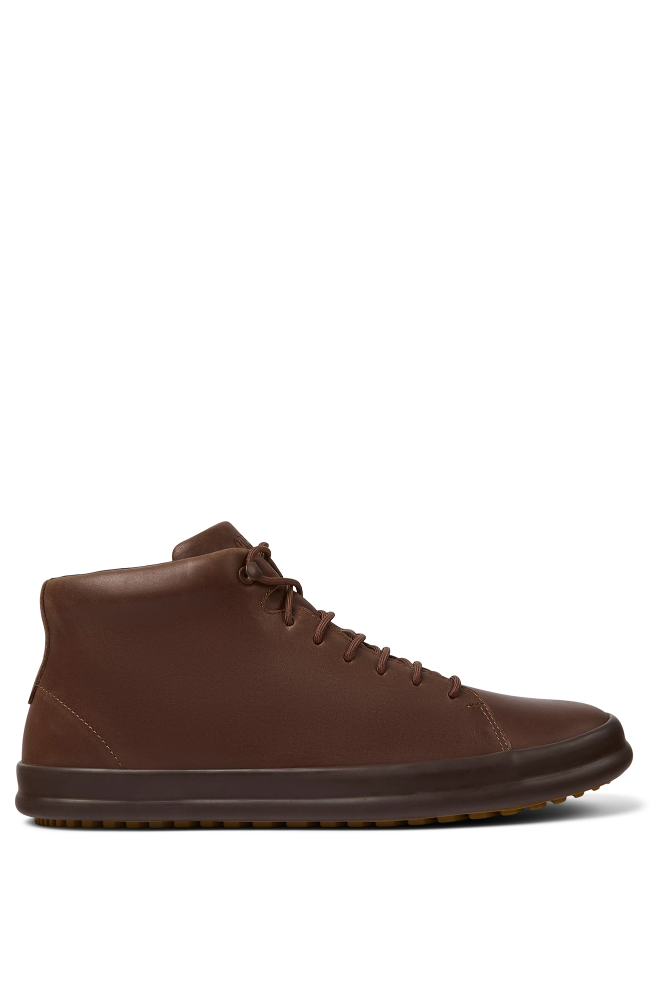 Bota masculina de estilo casual.