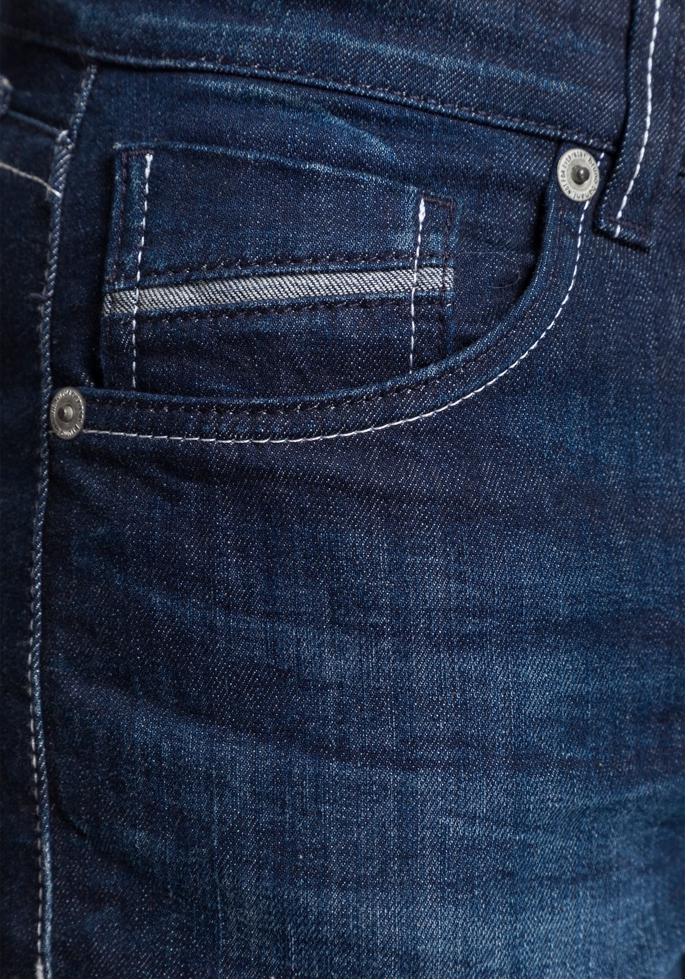 Bruno Banani Straight-Jeans »Dylan«, gerade Beinform,  Used-Waschung,  niedrige Leibhöhe