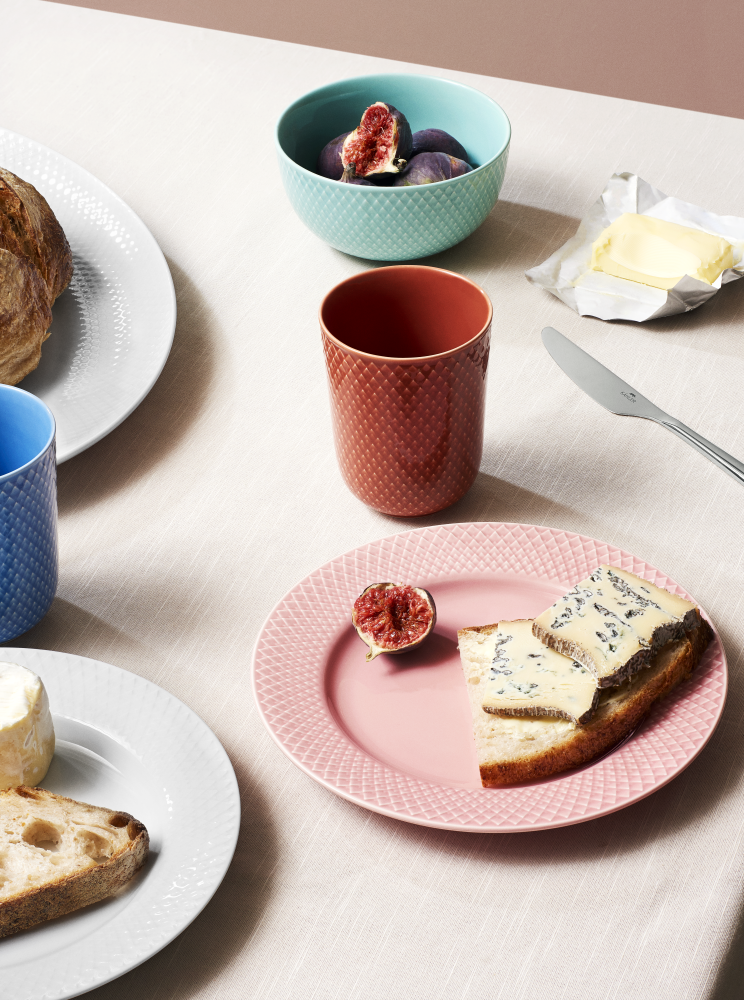 Lyngby Porcelæn  Rhombe Color frokosttallerken, rosa - Ø: 21 cm.