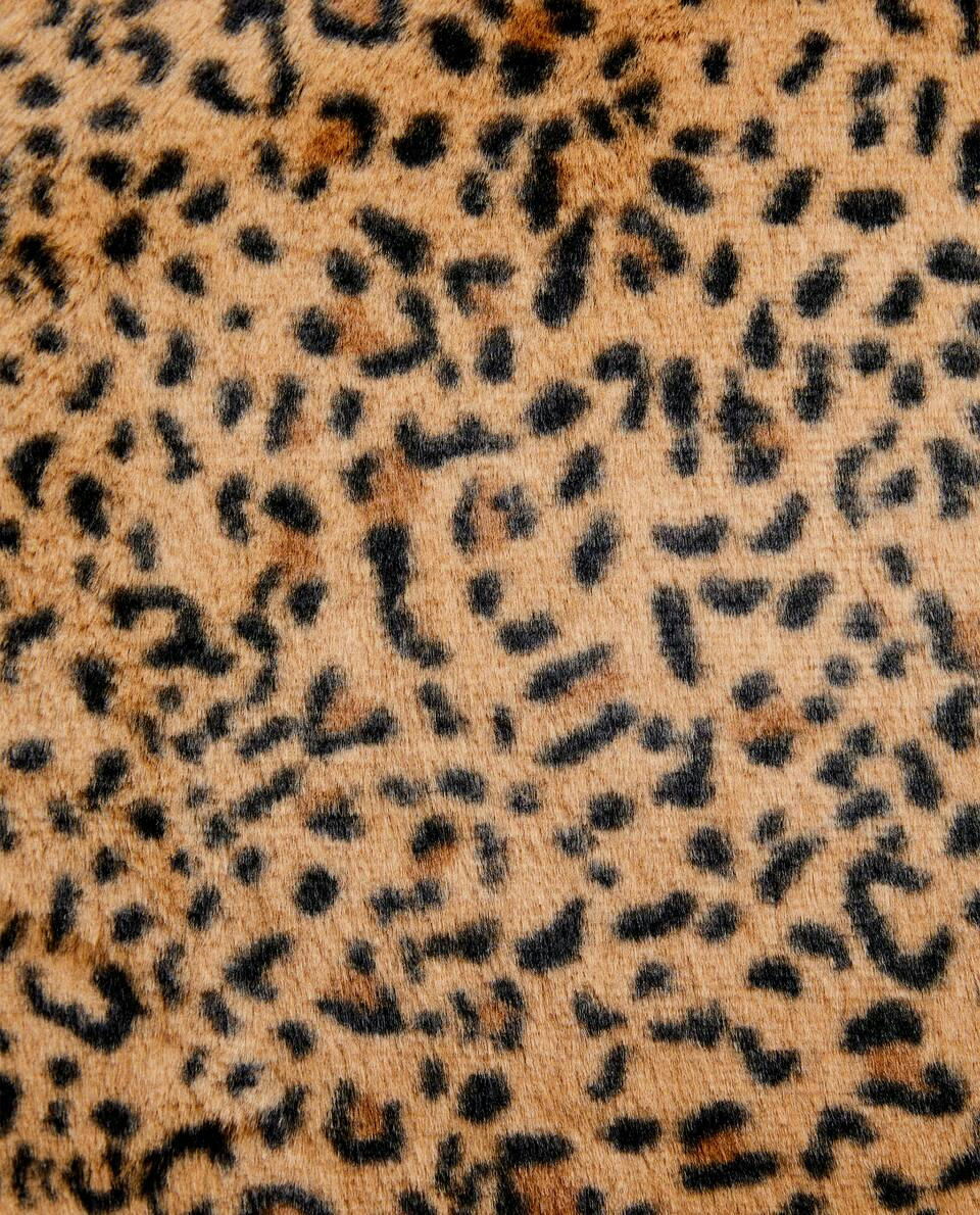 CAPA DE ALMOFADA COM ESTAMPA DE LEOPARDO