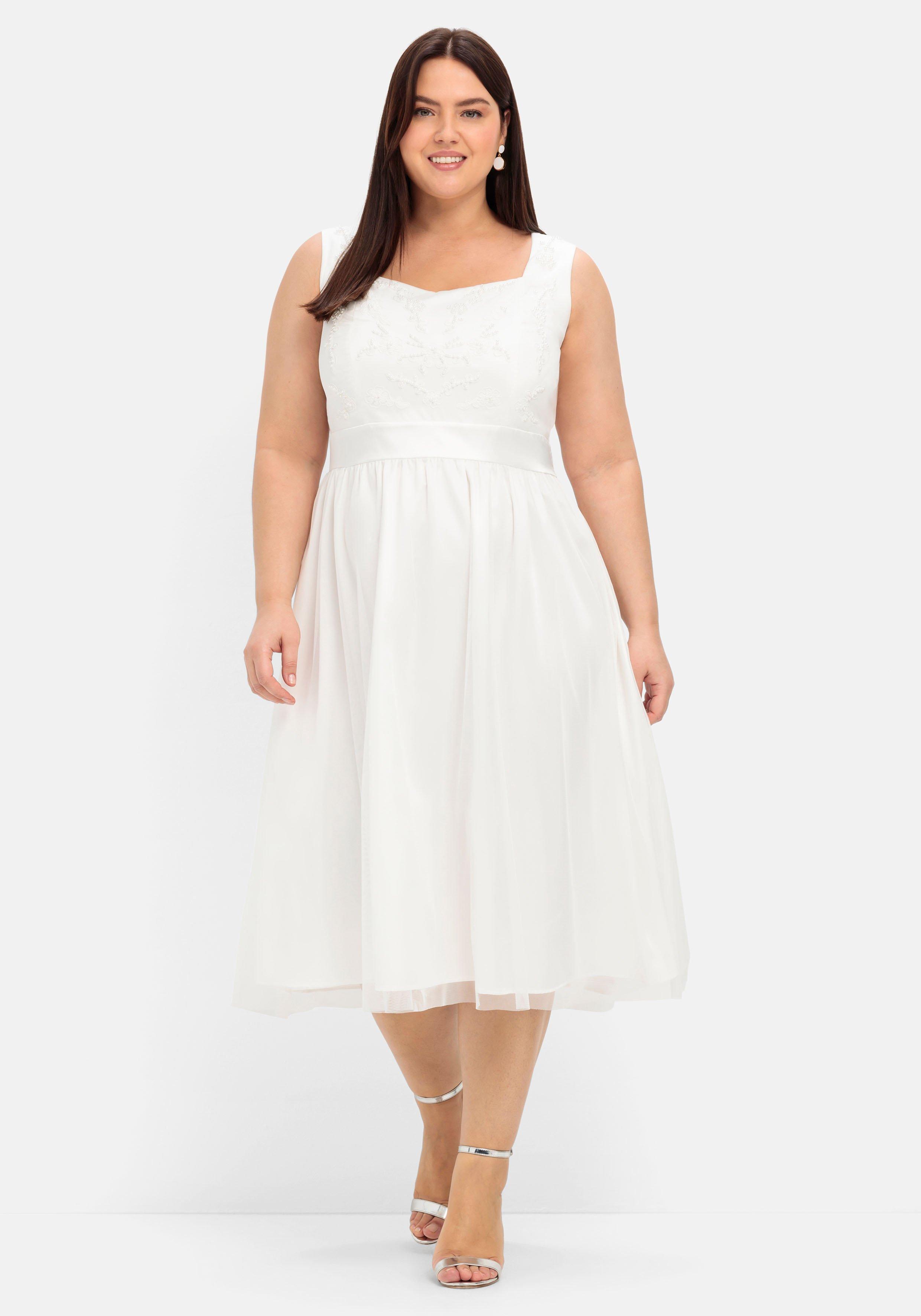 Abendkleid mit Stickerei und Perlen