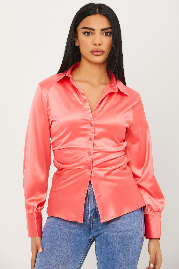 Chemise rose plissée et satinée