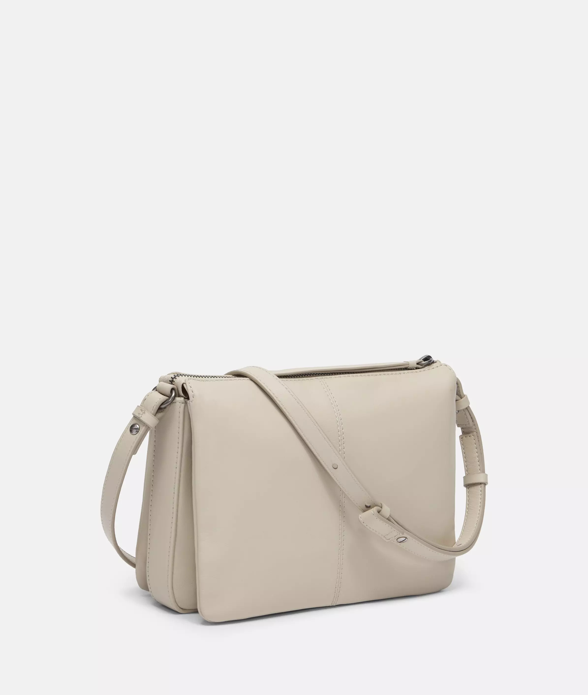 Crossbody Spacious crossbody bag made from soft sheepskin