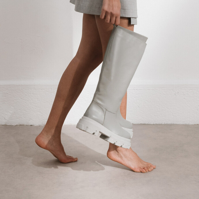 Bottes à semelles crantées  en cuir gris
