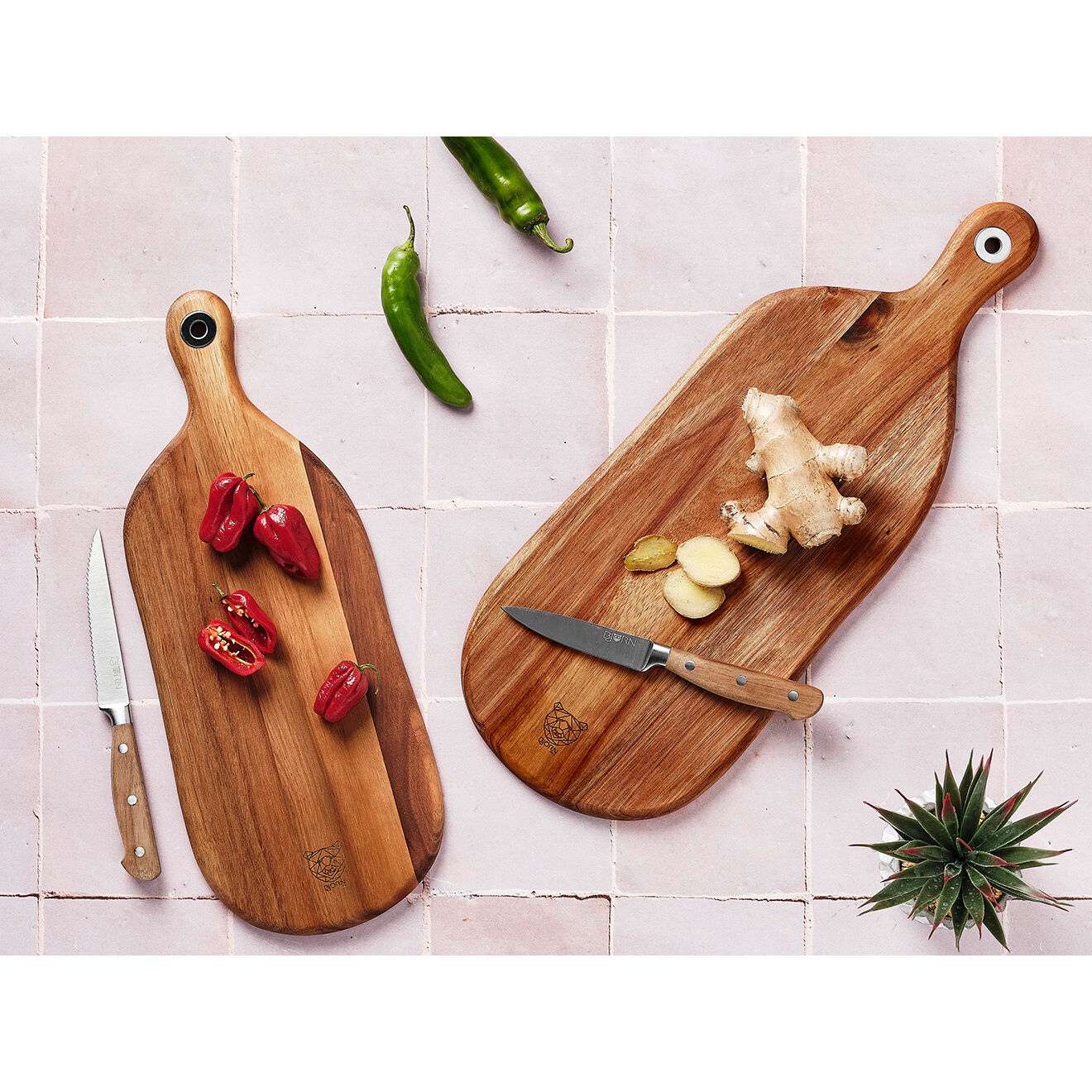 Bjorn Planche à découper en bois d'acacia Freja bois vernis - 41x16x1 cm