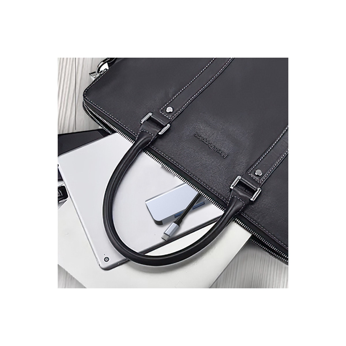 Dobbel USB-C og USB-A Hub med 1 USB3.0-port og 3 USB2.0-porter
