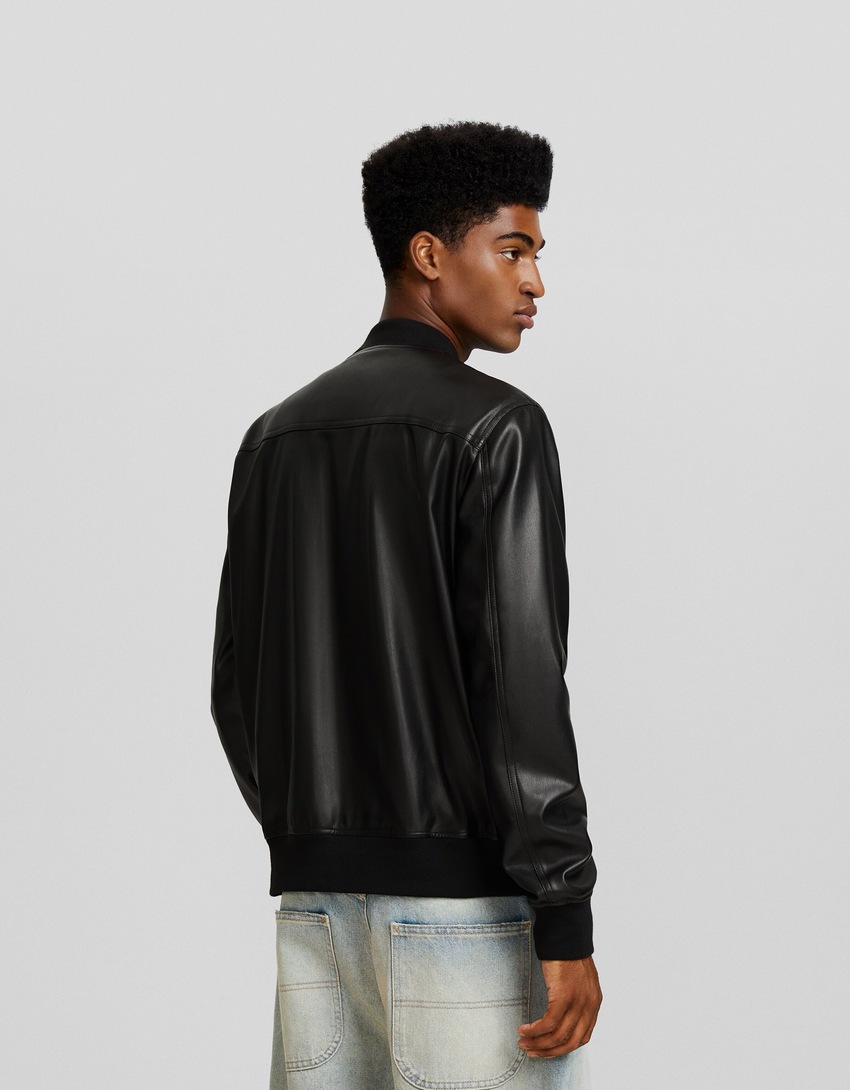 Jaqueta bomber com efeito de couro