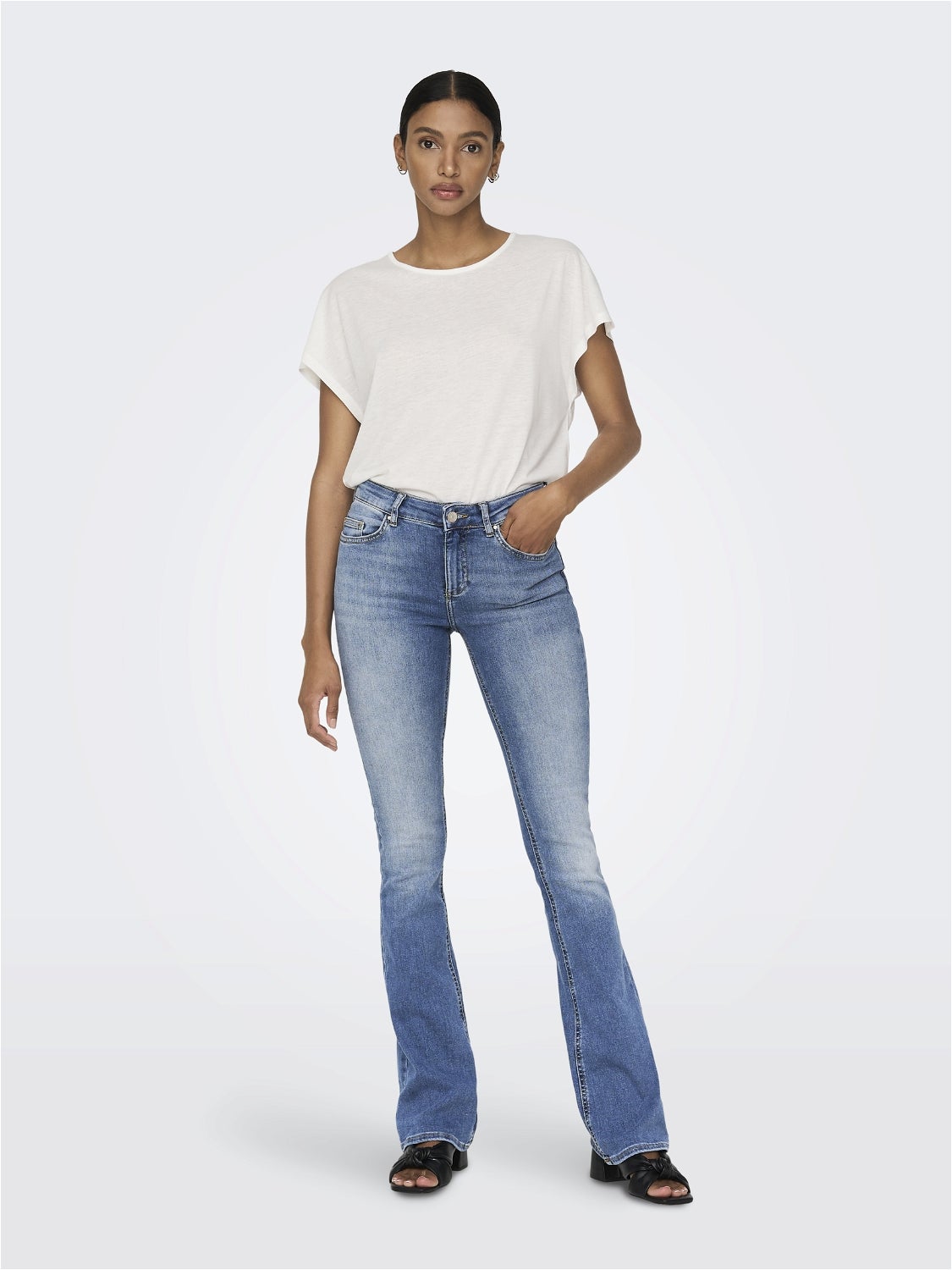 ONLBLUSH Mittlere Taille Ausgestellt Jeans Light Blue Denim
