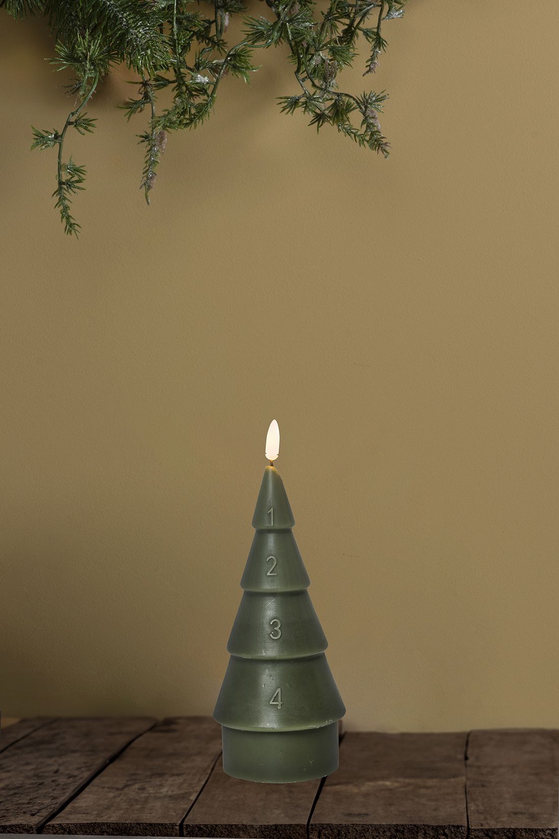 Ledlys juletre med adventstall