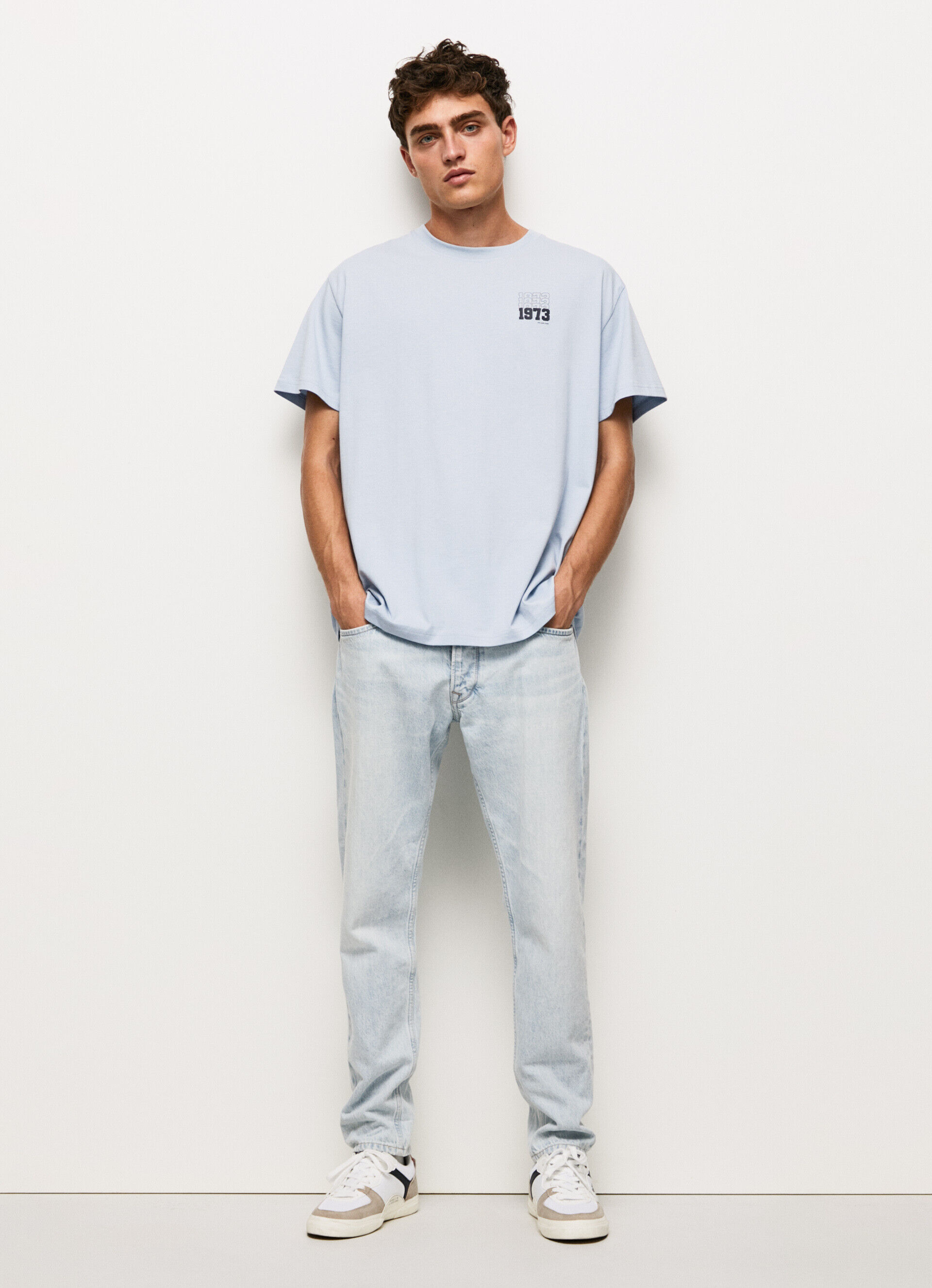 Camiseta de algodão com logo de 1973 - azul claro
