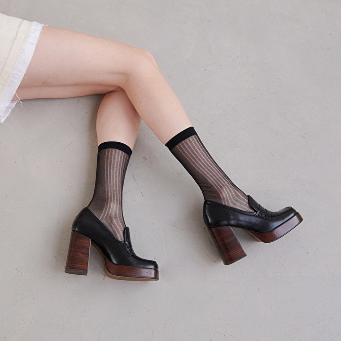 Mocassins à talons et bouts carrés  en cuir noir