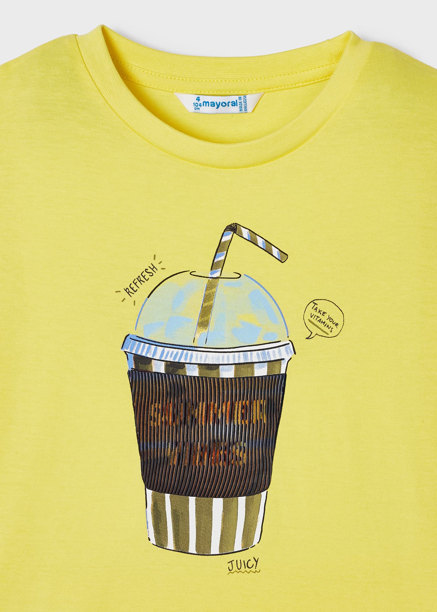 Camiseta infantil com estampa interativa, feita de algodão sustentável.