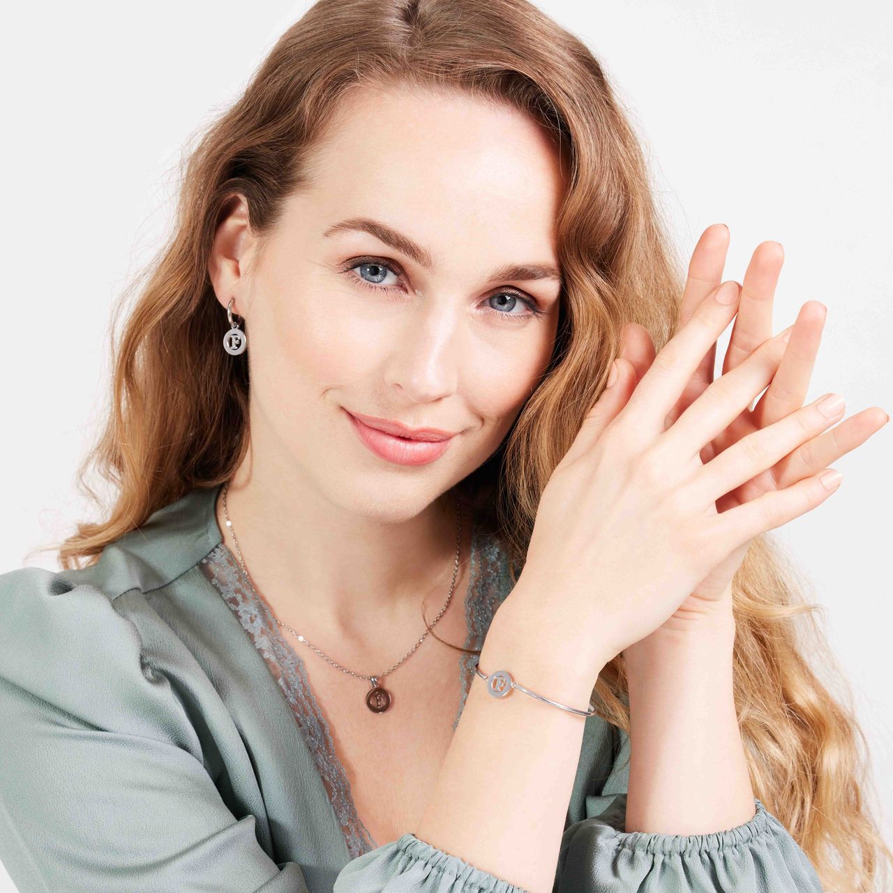 Stalen armband met letter - F