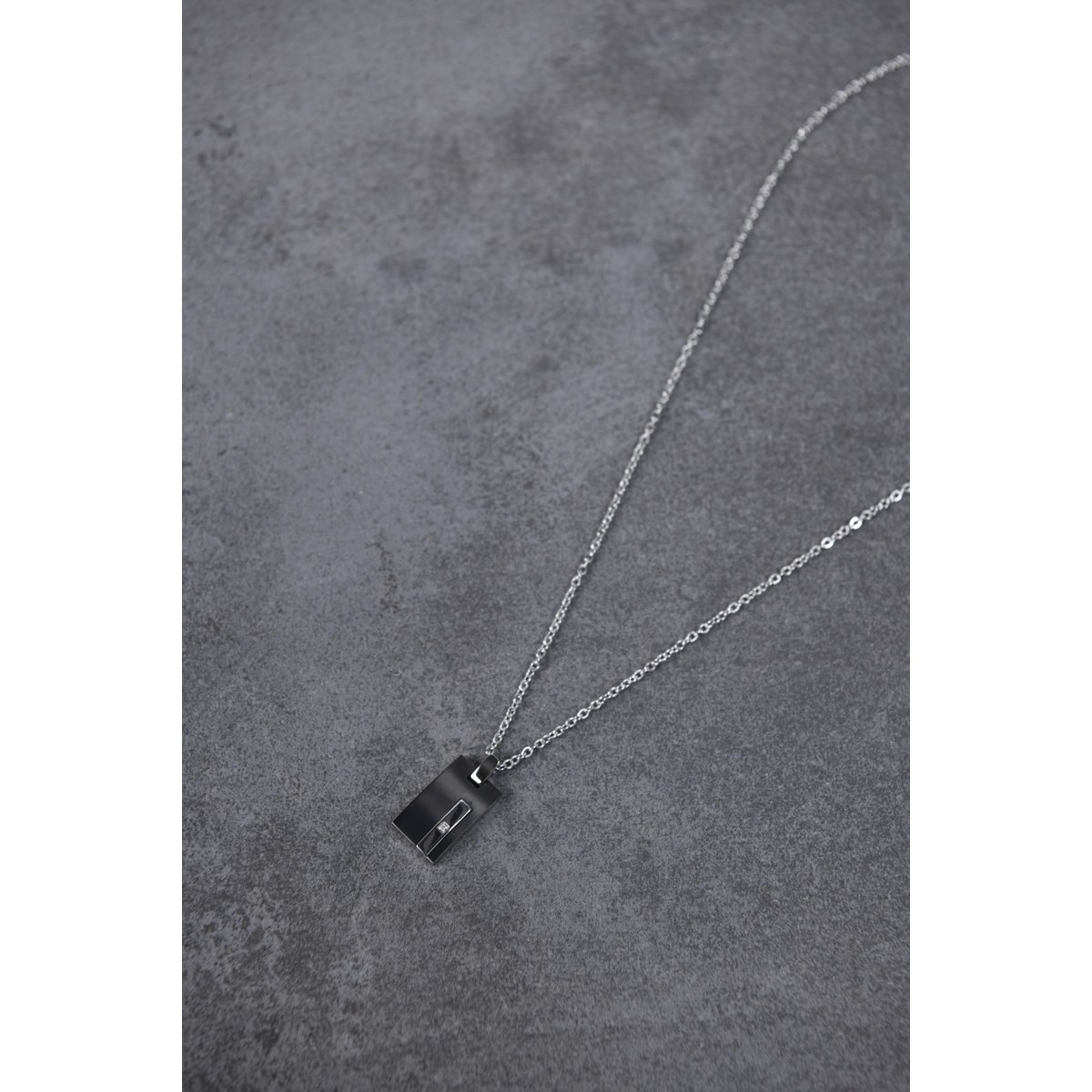 Plaque sur chaîne Christiano en Acier 316L avec diamant blanc