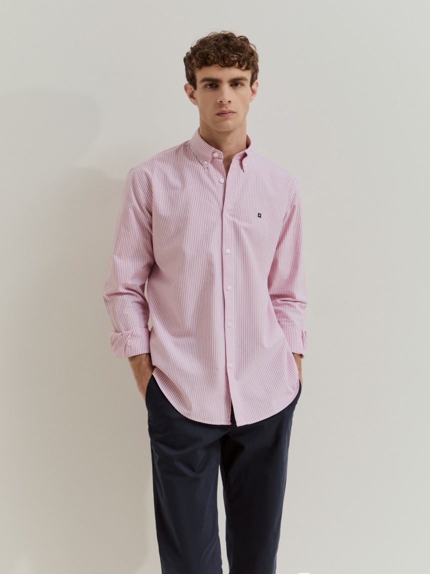 Camisa às riscas regular fit em algodão