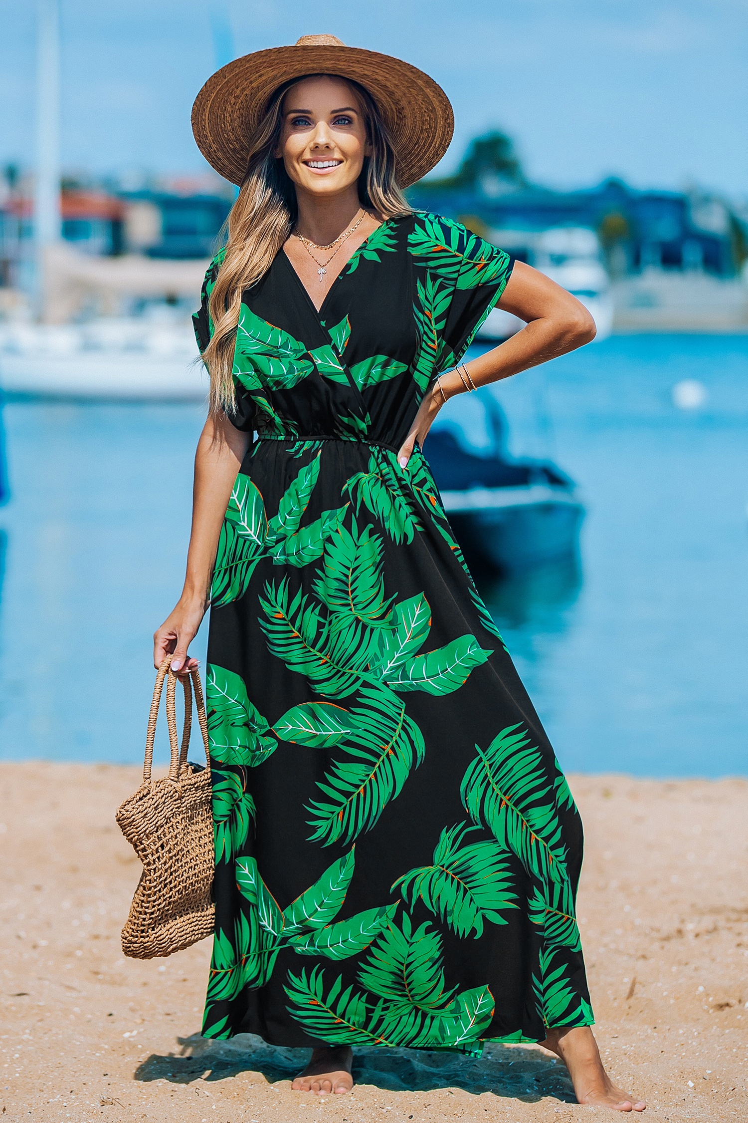 Robe maxi à manches courtes et fendues avec feuilles tropicales