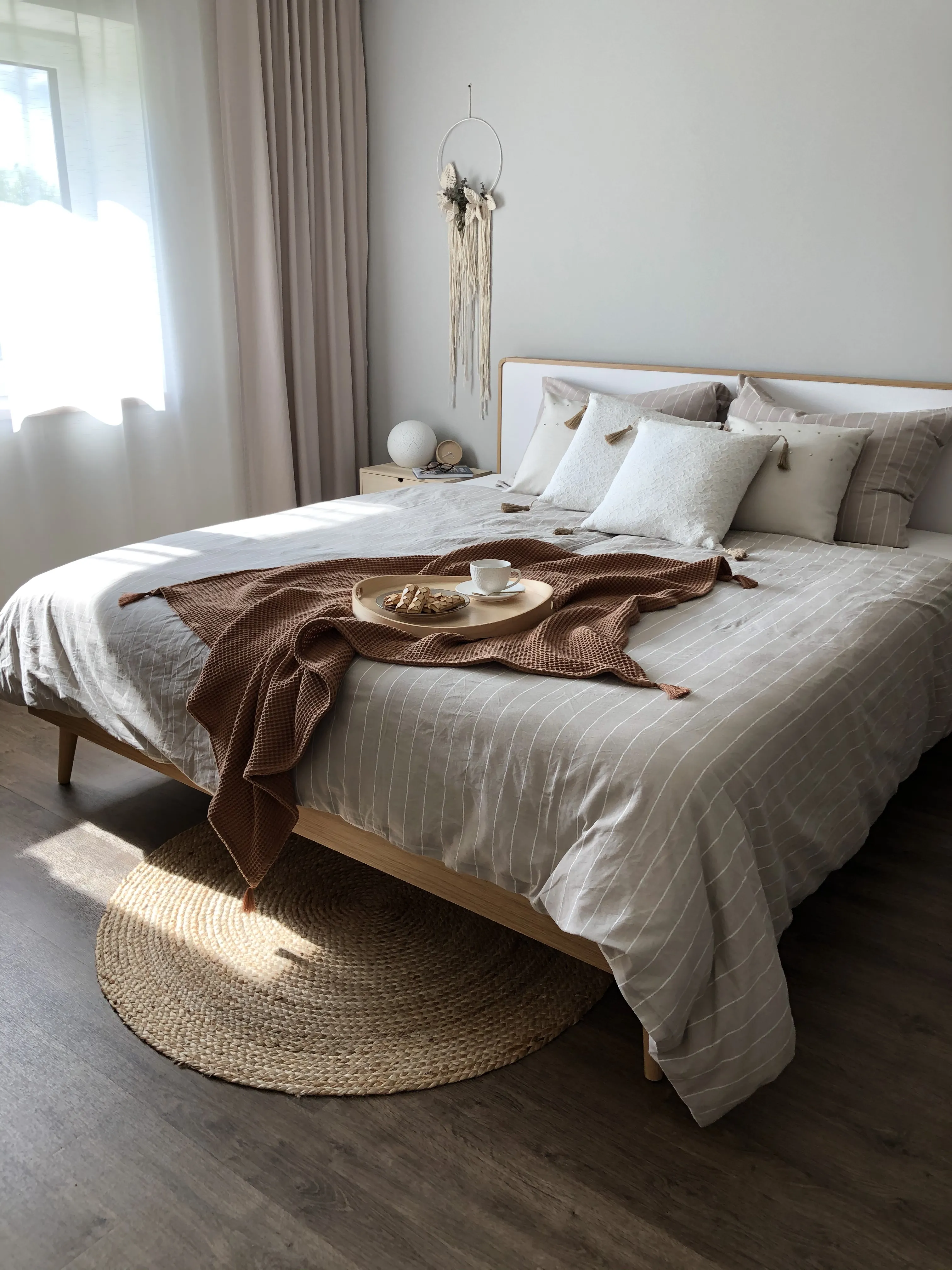 Bed SERRIS 180 x 200 cm Lichtbruin