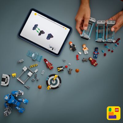 LEGO Super Heroes 76315 Iron Mans laboratorium: Draktgalleriet