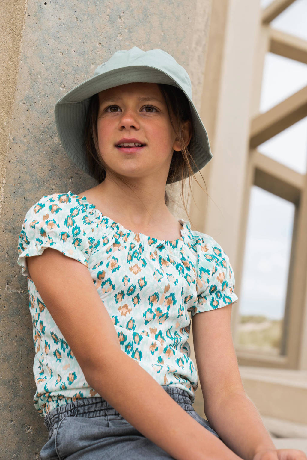 No Way Monday blouse met all over print lichtblauw