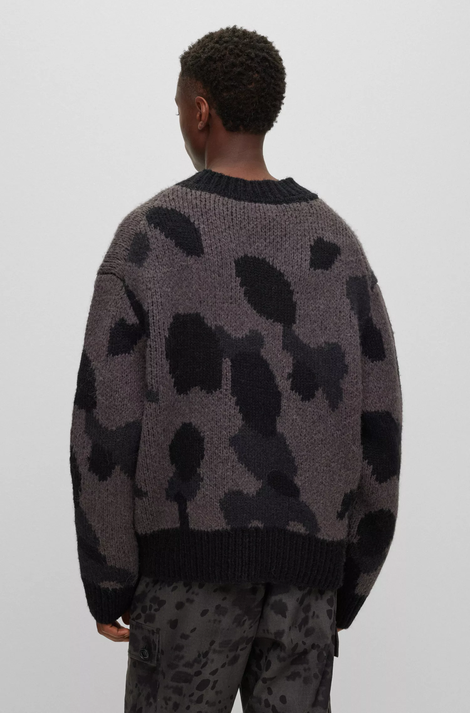 Suéter HUGO vermelho de modelagem oversized com jacquard dálmata e gola alta.