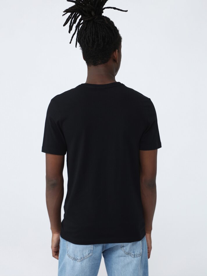 Camiseta slim com decote em V - Preta