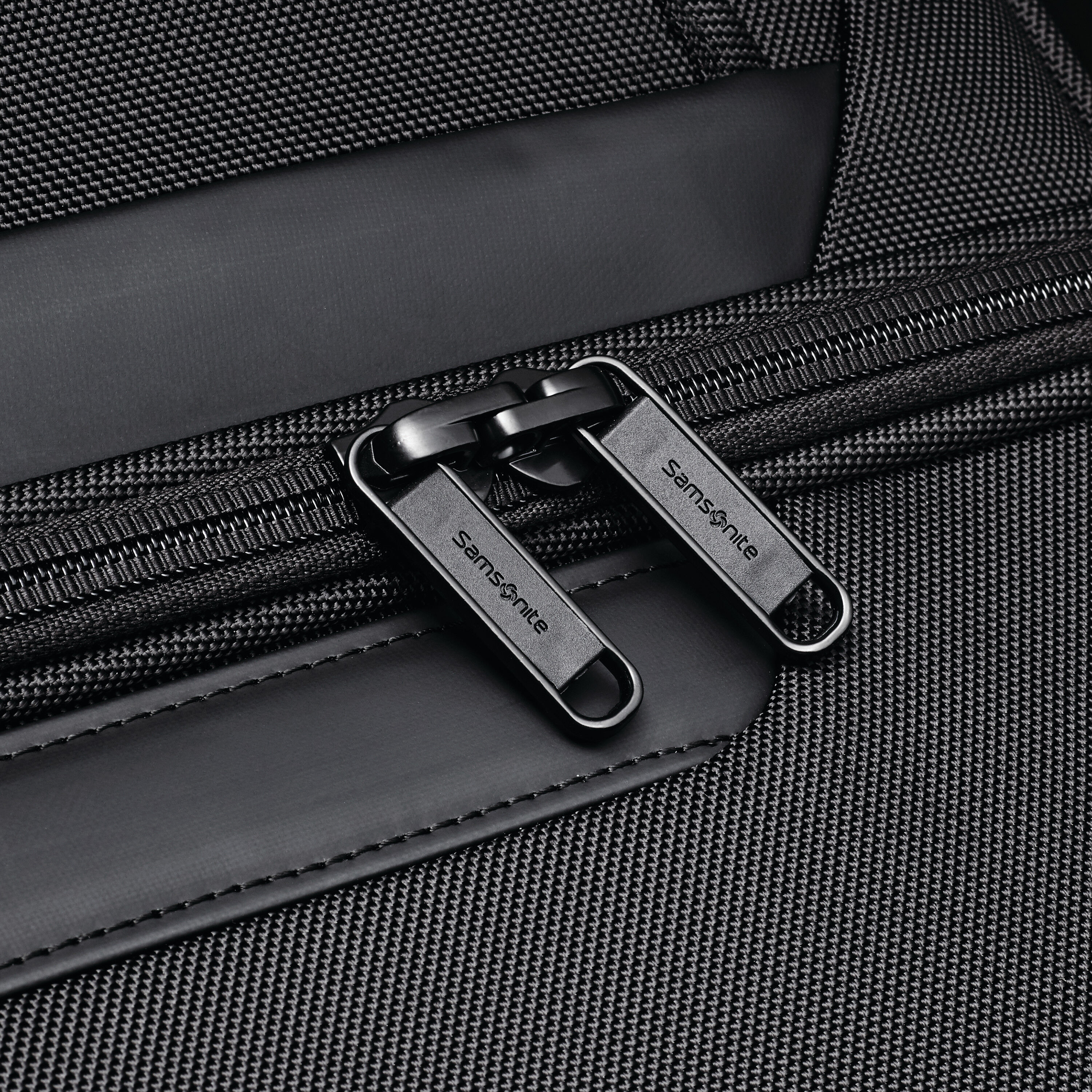 Mala de viagem Samsonite Armage II com rodas e divisória