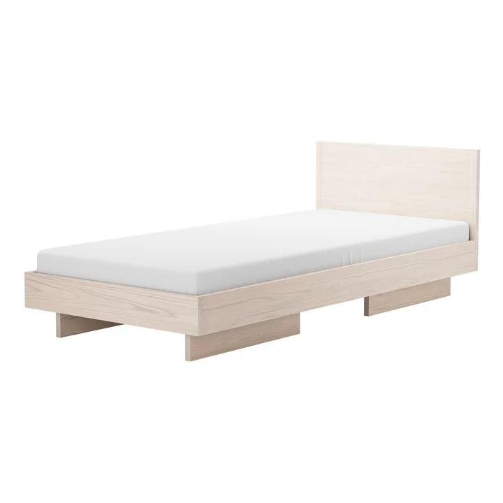 OUT Objekte unserer Tage - Zians Bett XSmall mit Kopfteil 90 x 200 cm, Esche mit Weisspigment