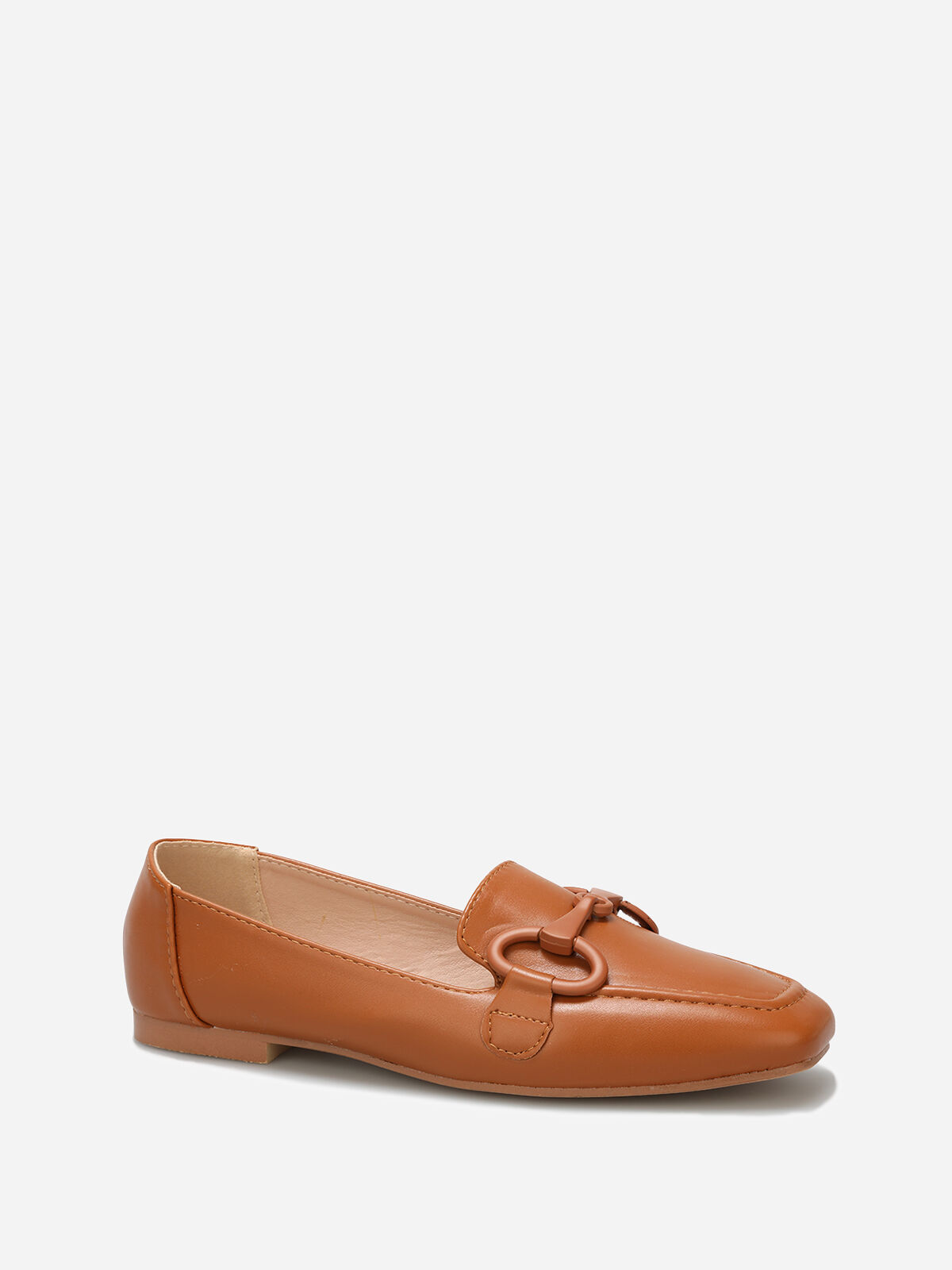 Mocassins à bride métallique et surpiqûres- Camel