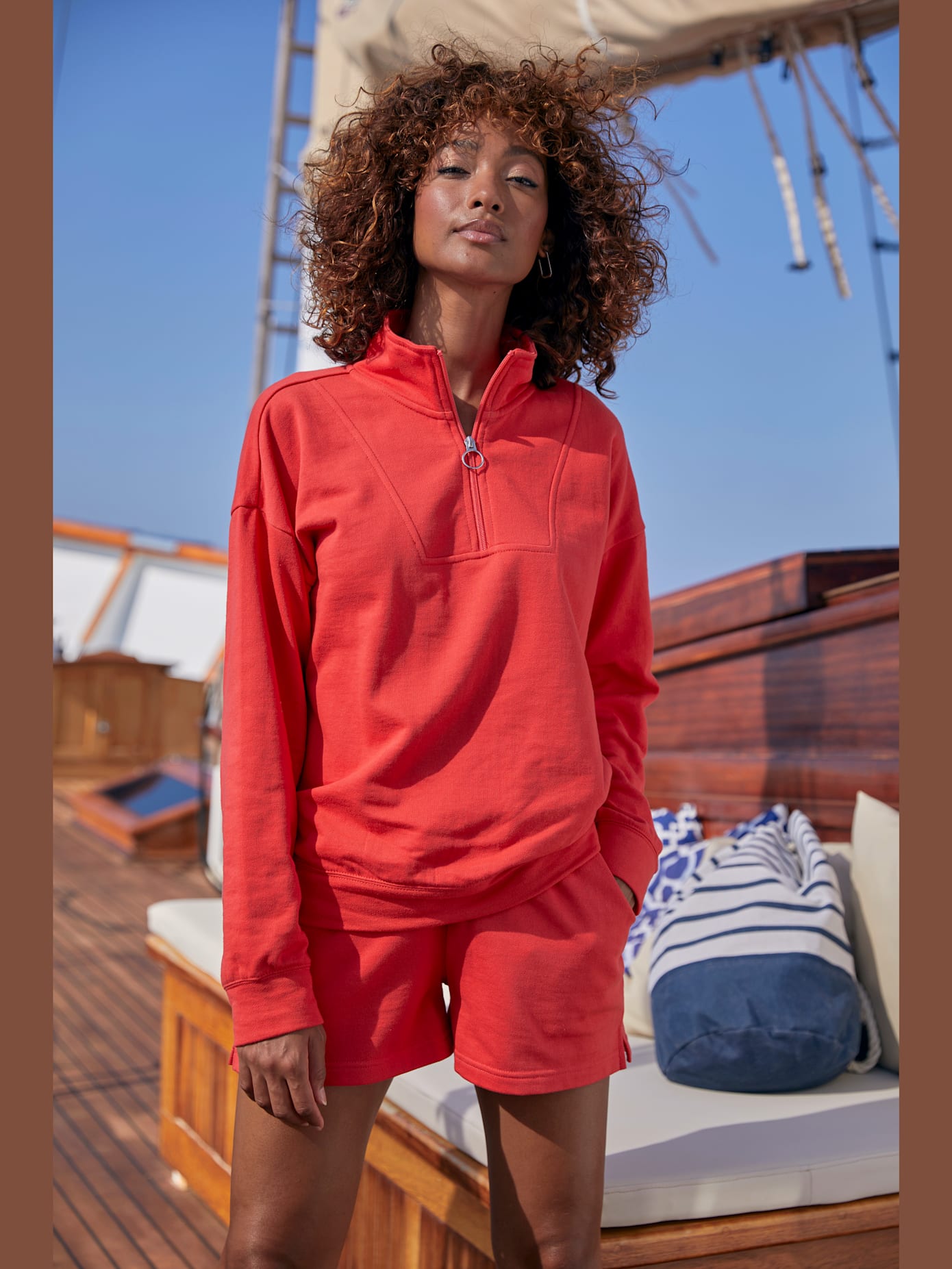 Short en matière sweat short avec ceinture à coulisse élastique