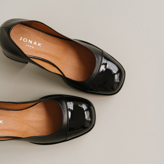 Escarpins à plateformes et bouts ronds  en cuir et vernis plissé noir