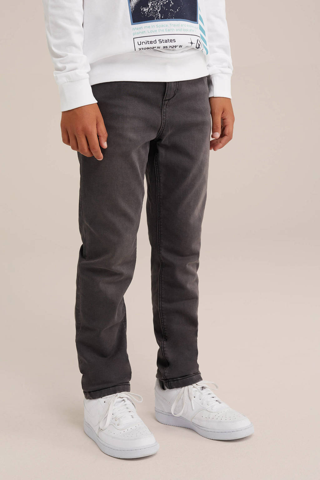 WE Fashion tapered fit jeans black faded