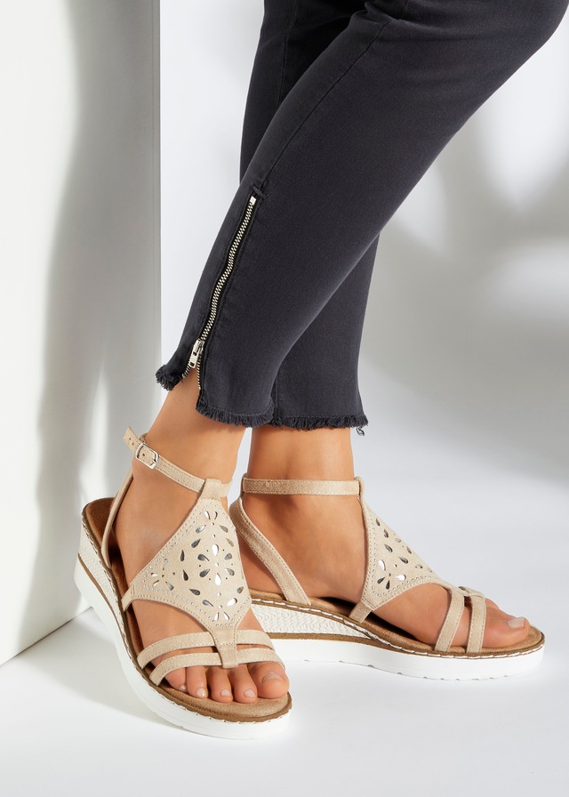 LASCANA Sandalette »Sommerschuh«  Sandalette, Sommerschuh mit Keilabsatz gepolsterter Innensohle VEGAN