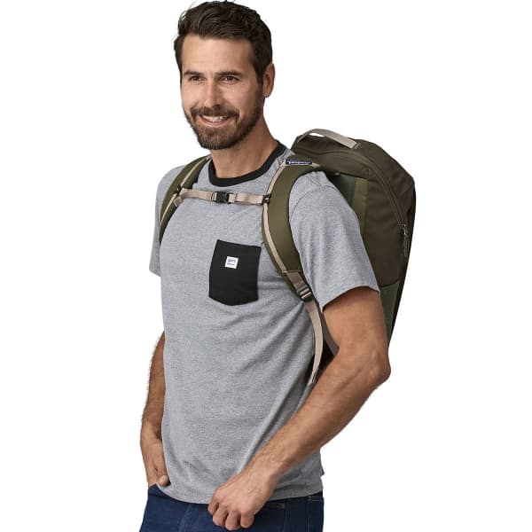 Sac à dos lifestyle PATAGONIA BLACK HOLE PACK 25L PINE NEEDLE GREEN