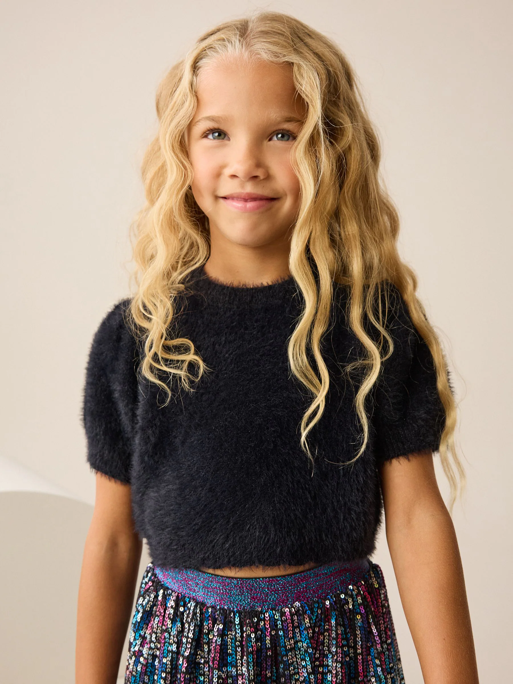 Zwart - Fluffy Short Sleeve Top (3-16yrs)
