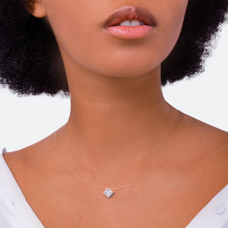 Collier transparent motif carré
