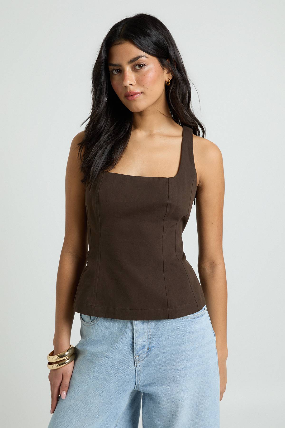 boohoo Haut Peplum À Encolure Carrée En Sergé