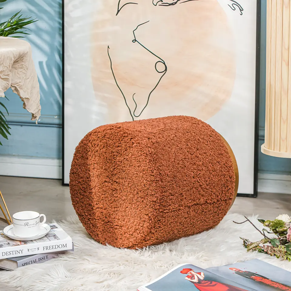 Poef met terracotta krullen en houten basis