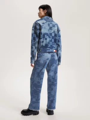 Jaqueta jeans estilo caminhoneiro com bordado do logo