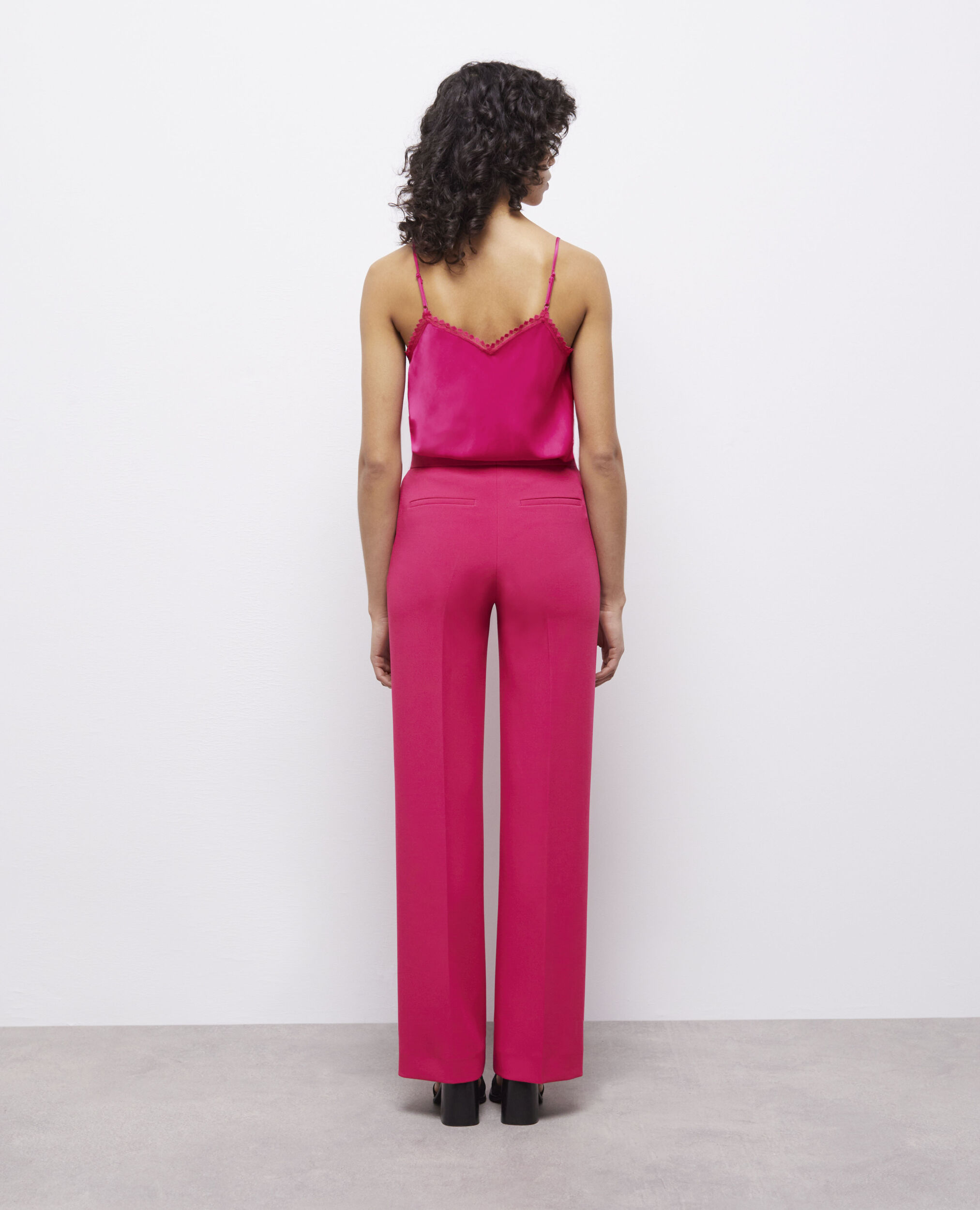 Pantalon tailleur rose en crêpe