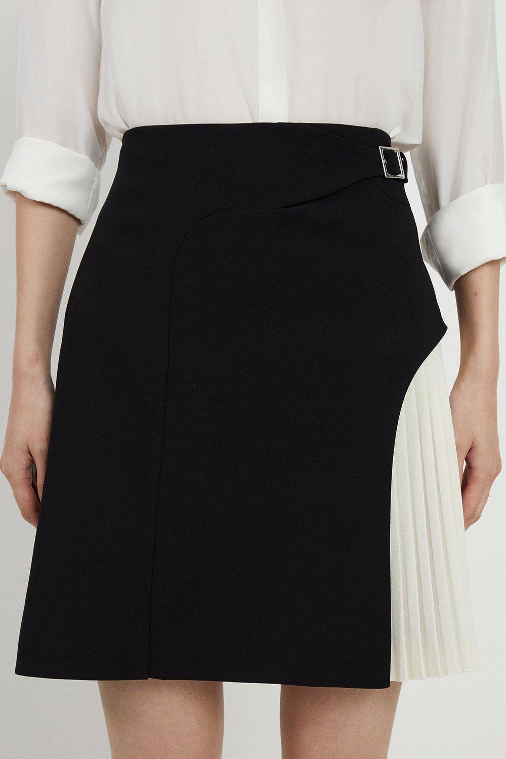 KarenMillen Mini-jupe Plissée Ajustée avec Détail Boucle