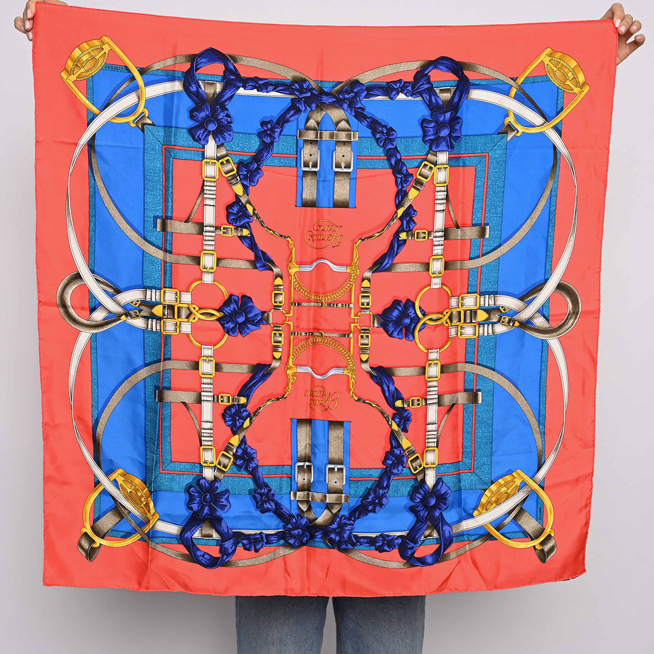 Hermès Carré de Soie Grand Manège rouge/bleu - Très bon état - 90x90 cm