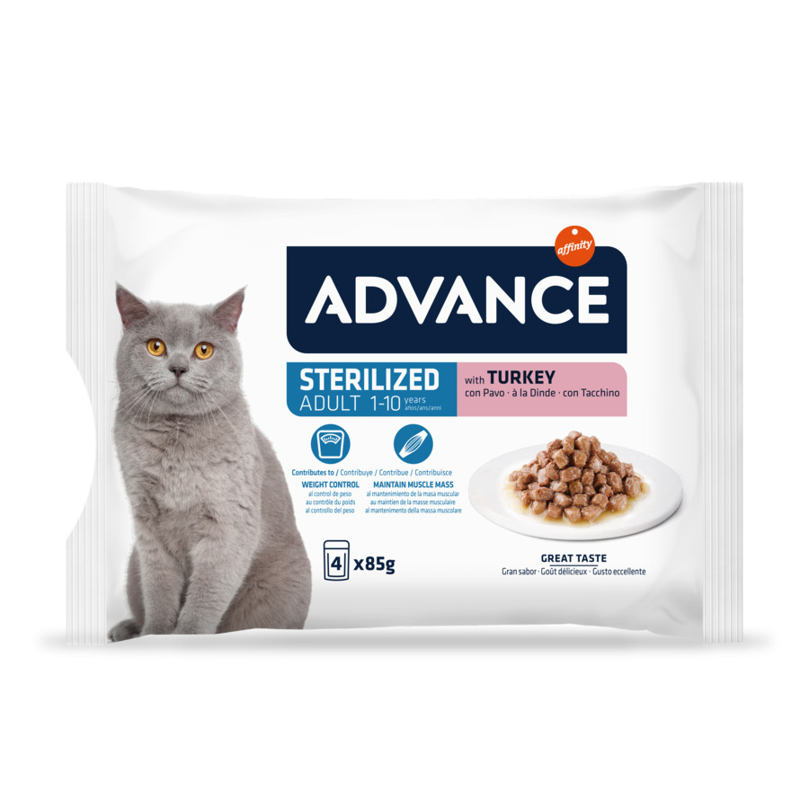 Sachê de 85 g de peru esterilizado Advance Adult em molho para gatos.
