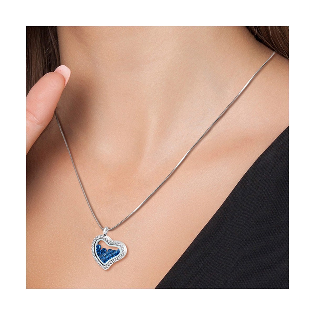 Collier coeur orné de Cristaux scintillants