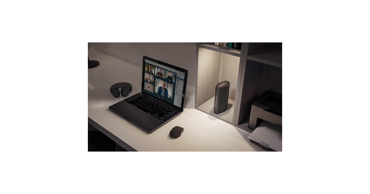 NetgearNighthawk WiFi 7-router RS100  (Zwart)