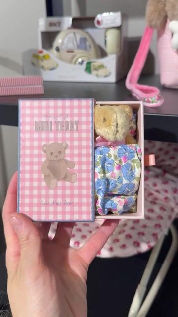 Kosebamse i Gaveeske med Seng