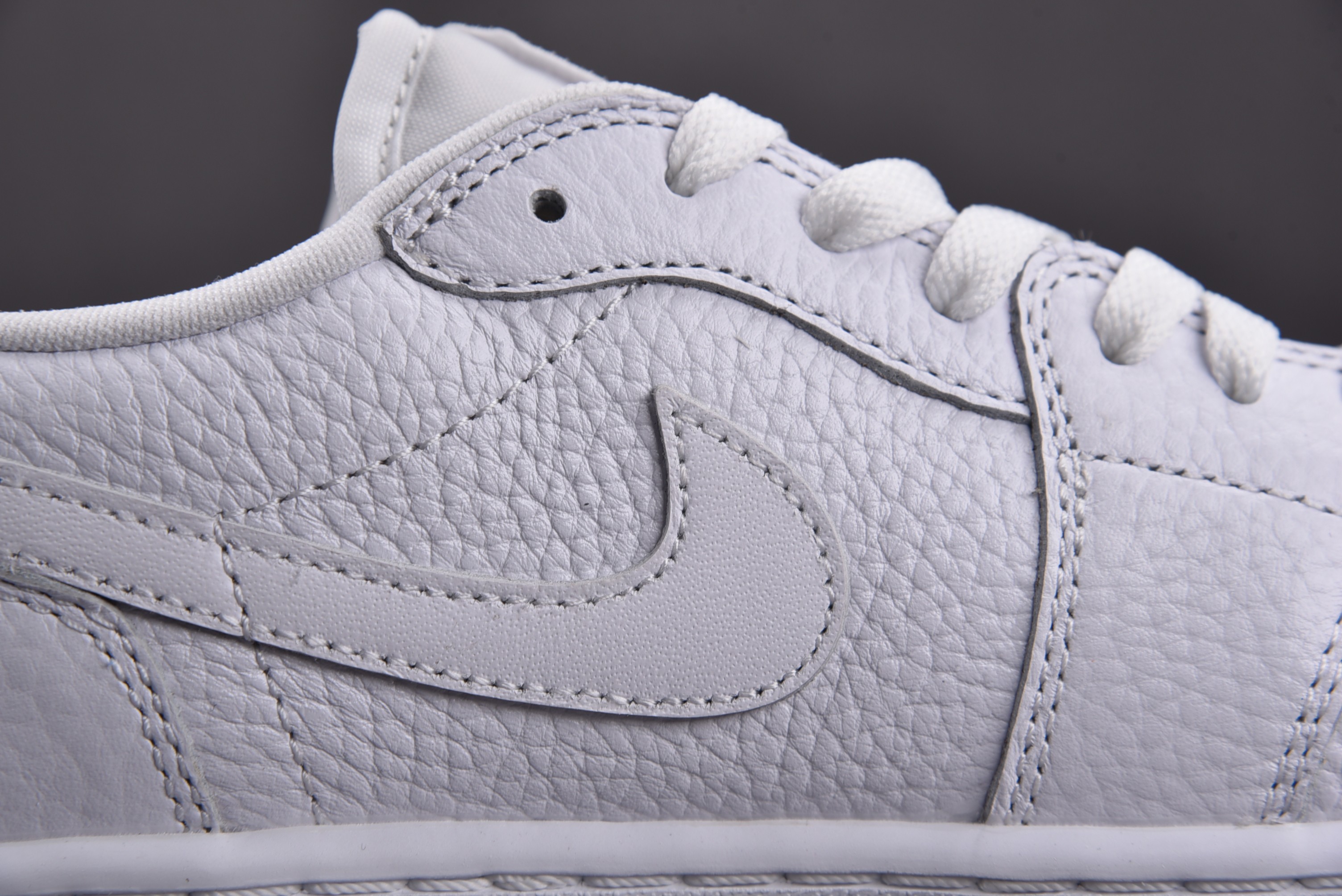 Jordan 1 Retro Low Golf Triple White