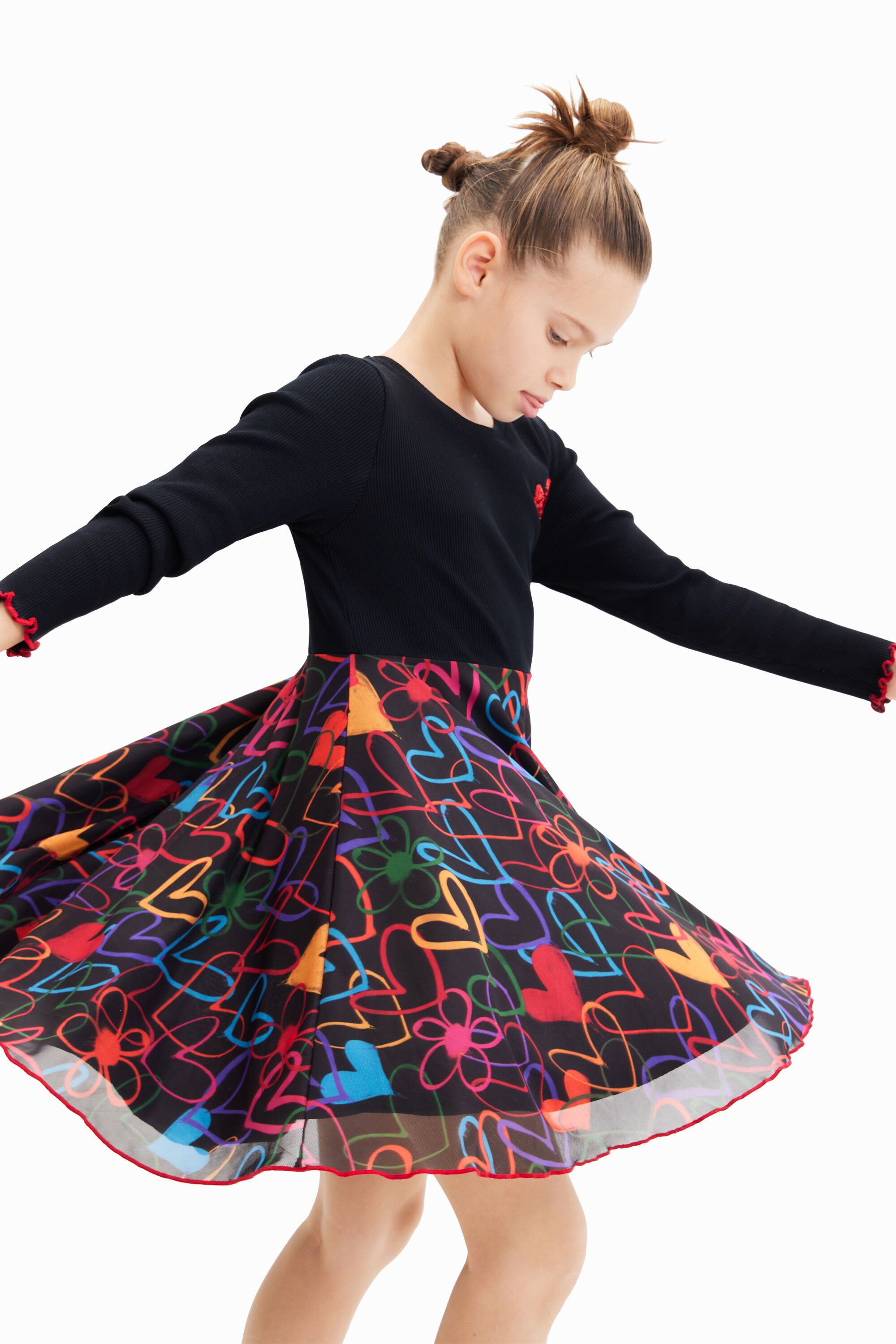 Vestido curto com estampa de corações