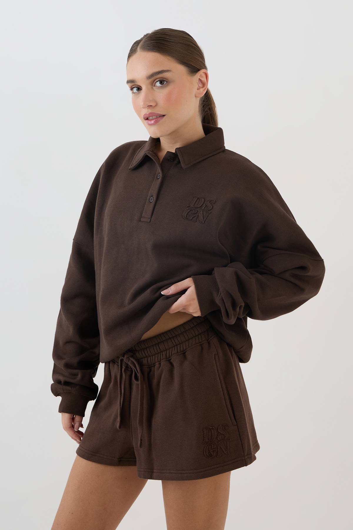 Short De Survêtement Coupe Ample Avec Appliqué En Tissu Assorti Dsgn Studio