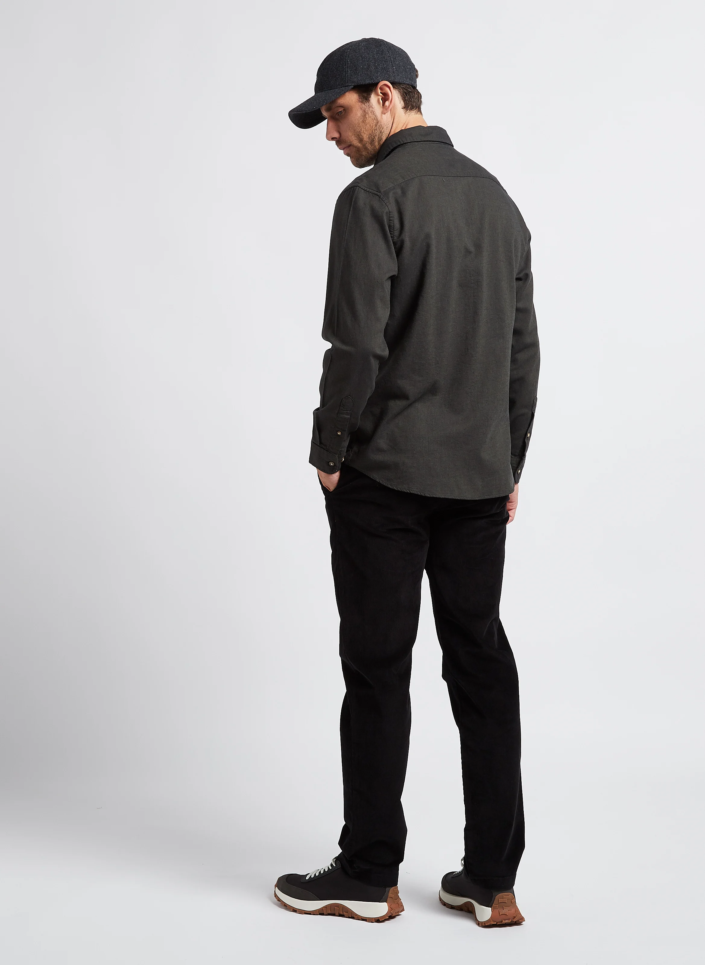 Pantalon droit en velours de coton bio mélangé | Noir